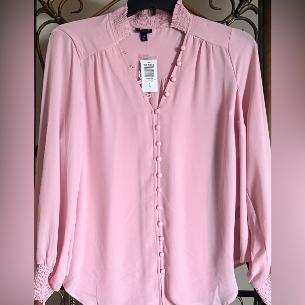 NWT Torrid Georgette Pink Button Front Smocked Collar  Long Sleeved Blouse